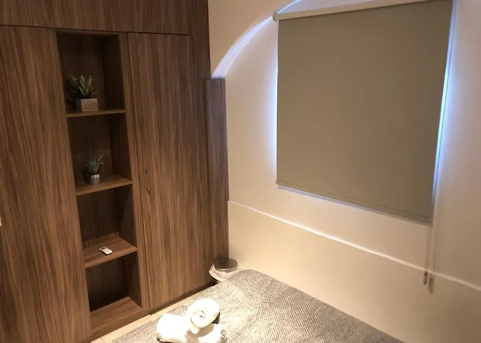 Thomas * Ajía Nápa