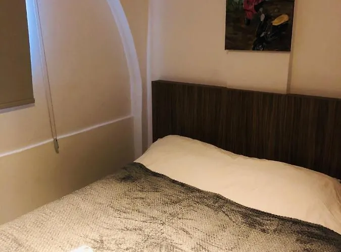 Thomas * Ajía Nápa